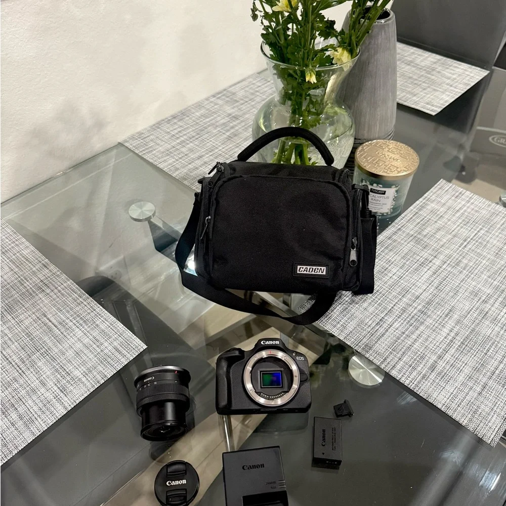 Canon Black Camera Bag with Accessories Canon EOS R100